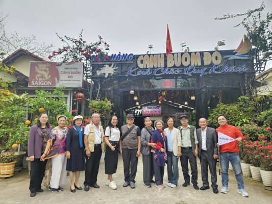 nhà hàng cánh buồm đỏ quảng bình
